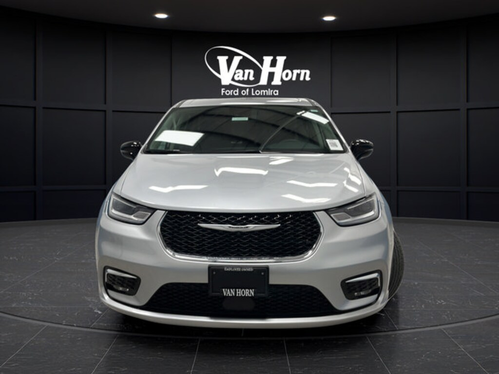Used 2024 Chrysler Pacifica Touring L Van Passenger Van
