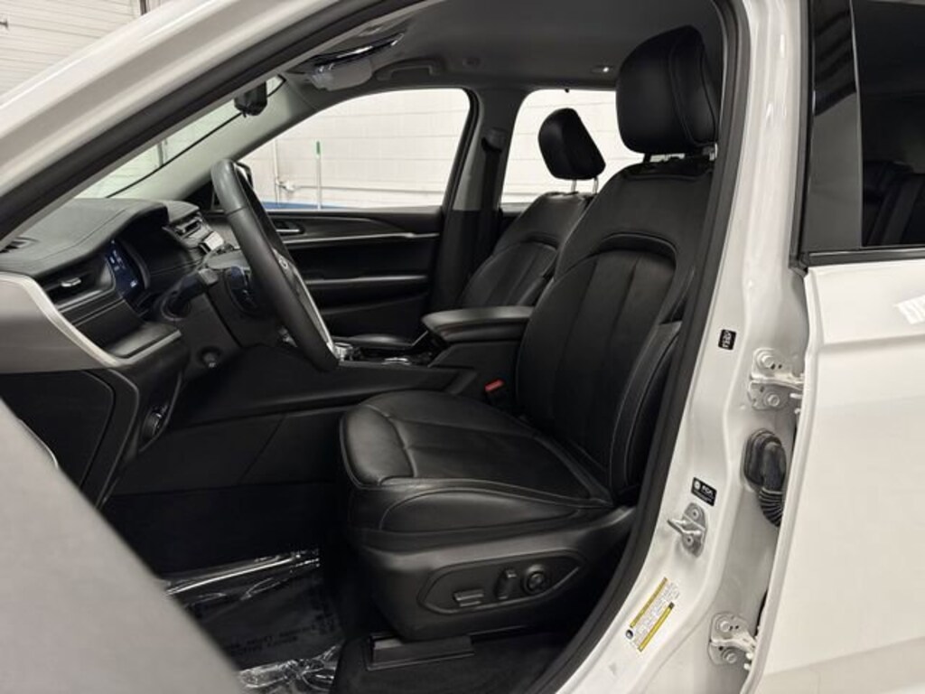 Used 2023 Jeep Grand Cherokee Limited SUV