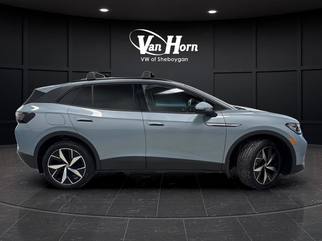 Used 2024 Volkswagen ID.4 PRO S with VIN 1V2WSPE87RC020476 for sale in Sheboygan, WI