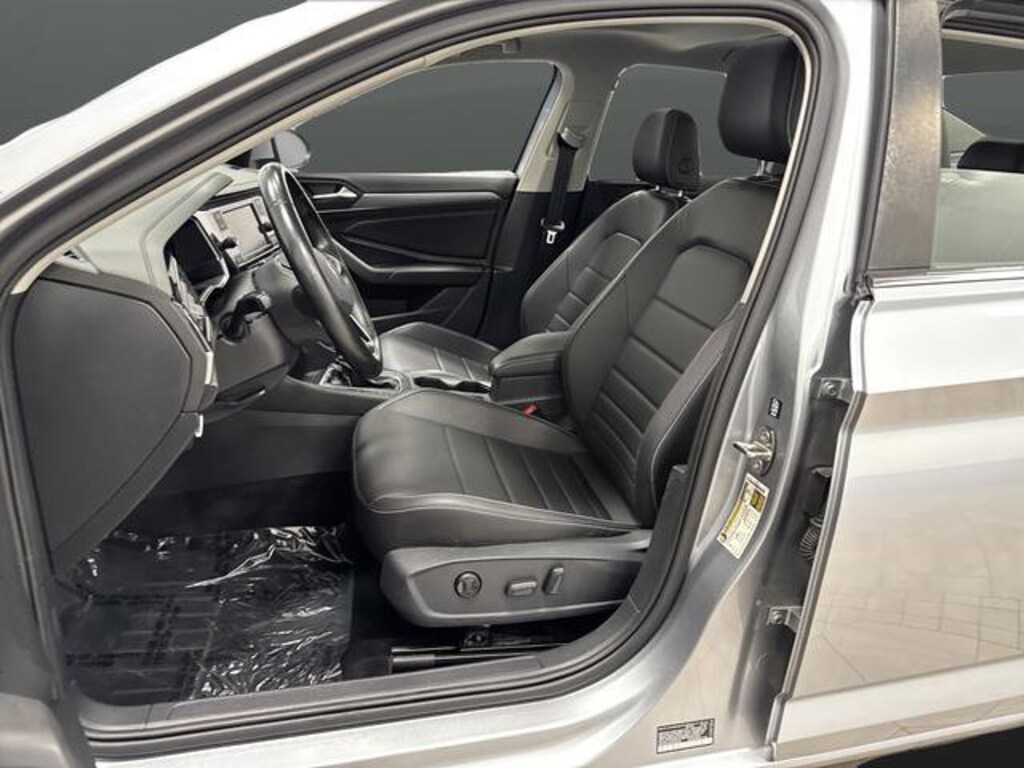 Used 2023 Volkswagen Jetta SE Sedan