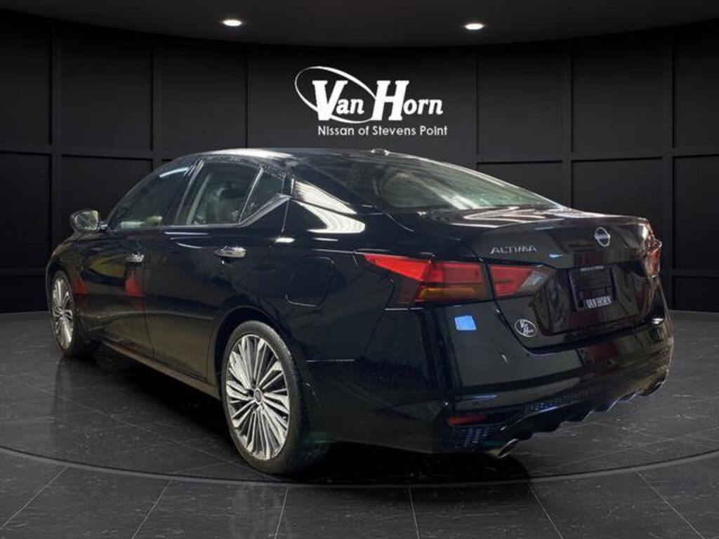 Used 2024 Nissan Altima 2.5 SL Sedan