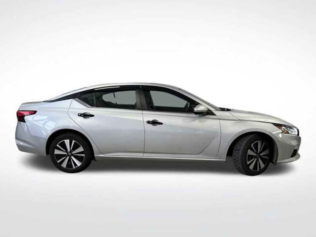 Used 2022 Nissan Altima 2.5 SV Sedan