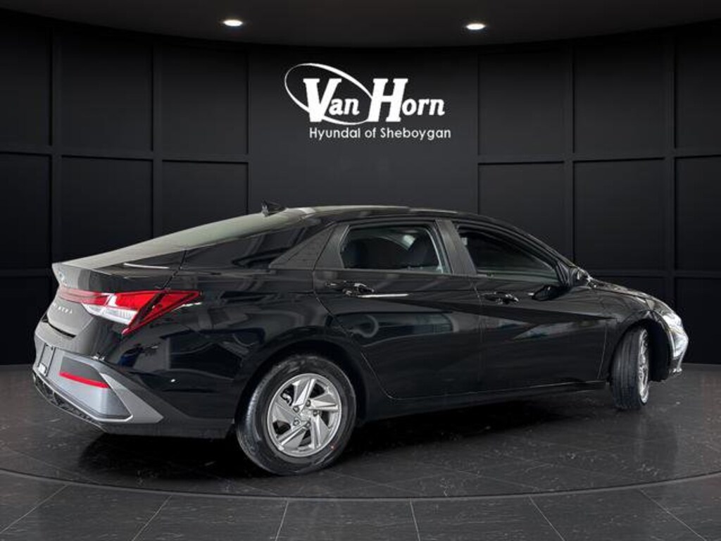 New 2026 Hyundai Elantra SE Sedan