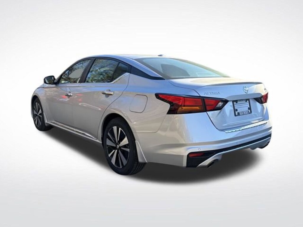 Used 2022 Nissan Altima 2.5 SV Sedan
