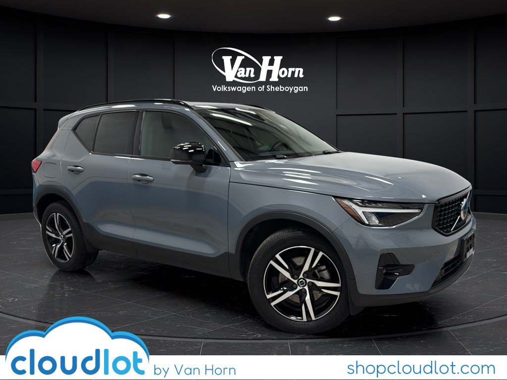 2023 Volvo XC40 B5 Plus Dark AWD's photo