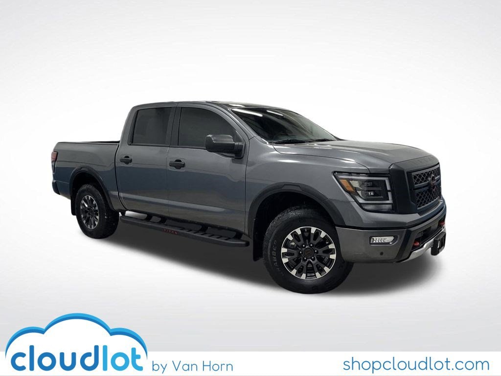 2024 Nissan Titan PRO-4X's photo
