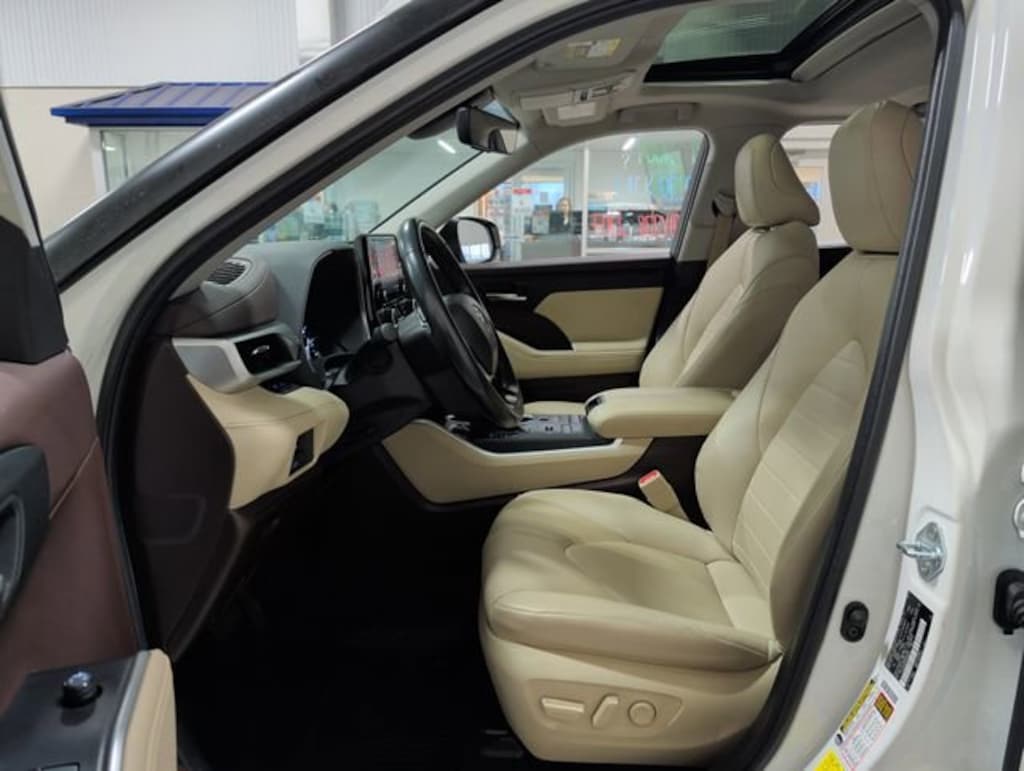 Used 2021 Toyota Highlander XLE SUV