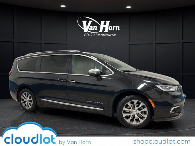 2023 Chrysler Pacifica Hybrid Pinnacle Hybrid's photo