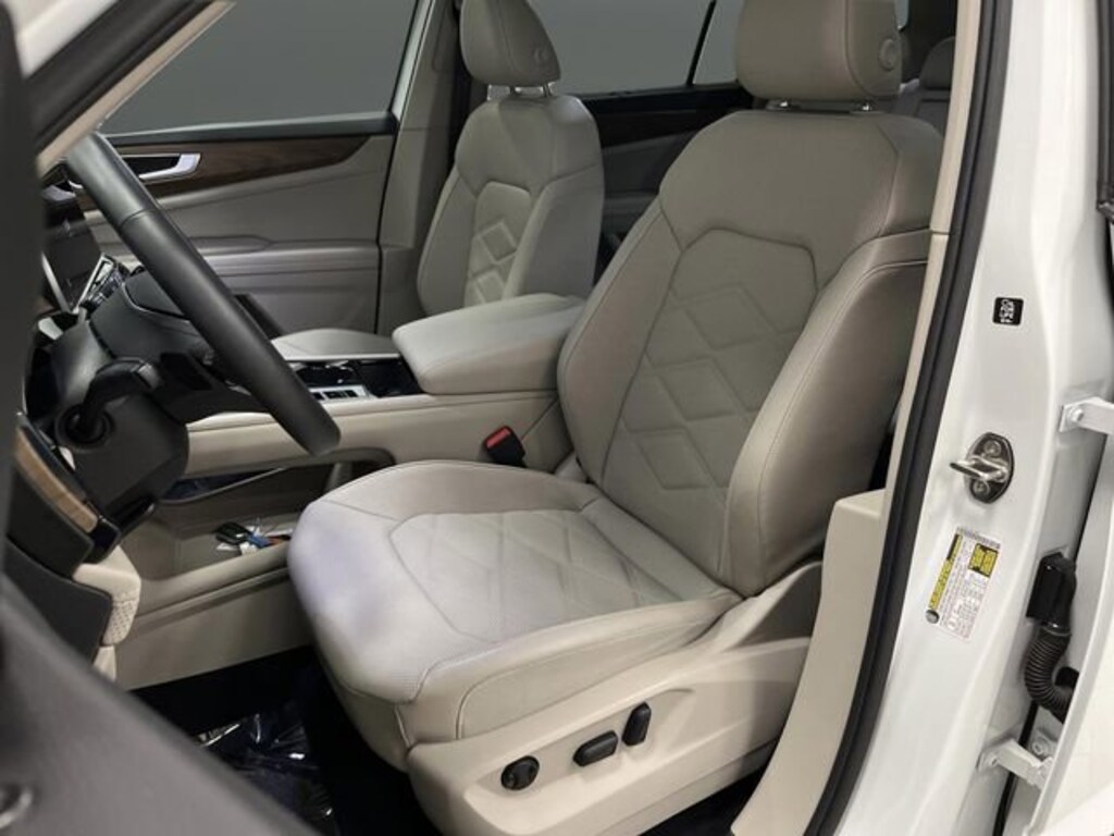 Used 2024 Volkswagen Atlas 2.0T SE w/Technology SUV