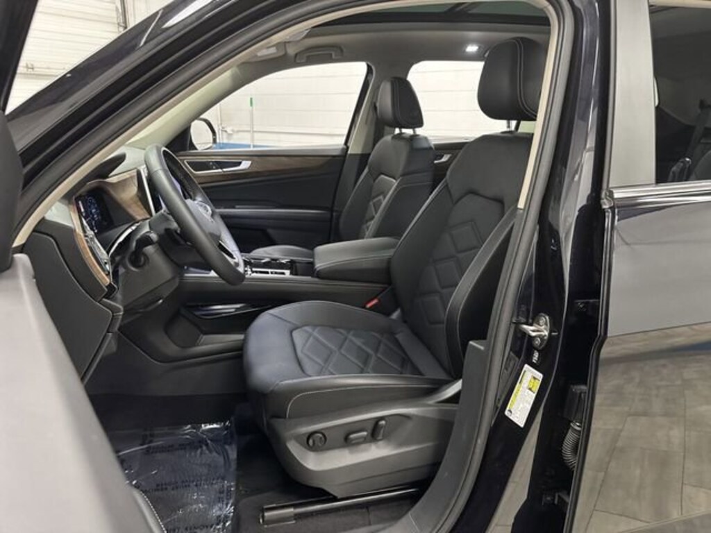 Used 2024 Volkswagen Atlas 2.0T SE w/Technology SUV