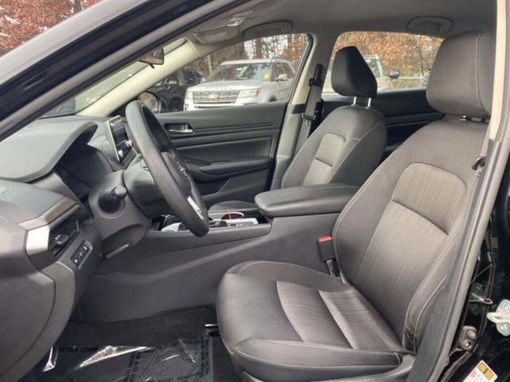 Used 2024 Nissan Altima 2.5 SV Sedan