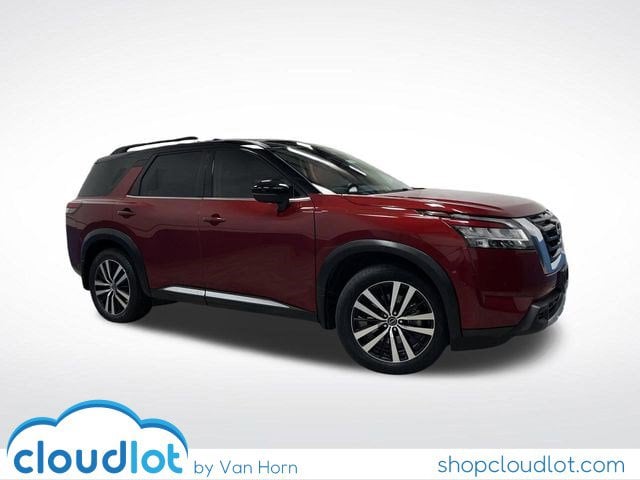 2023 Nissan Pathfinder Platinum's photo