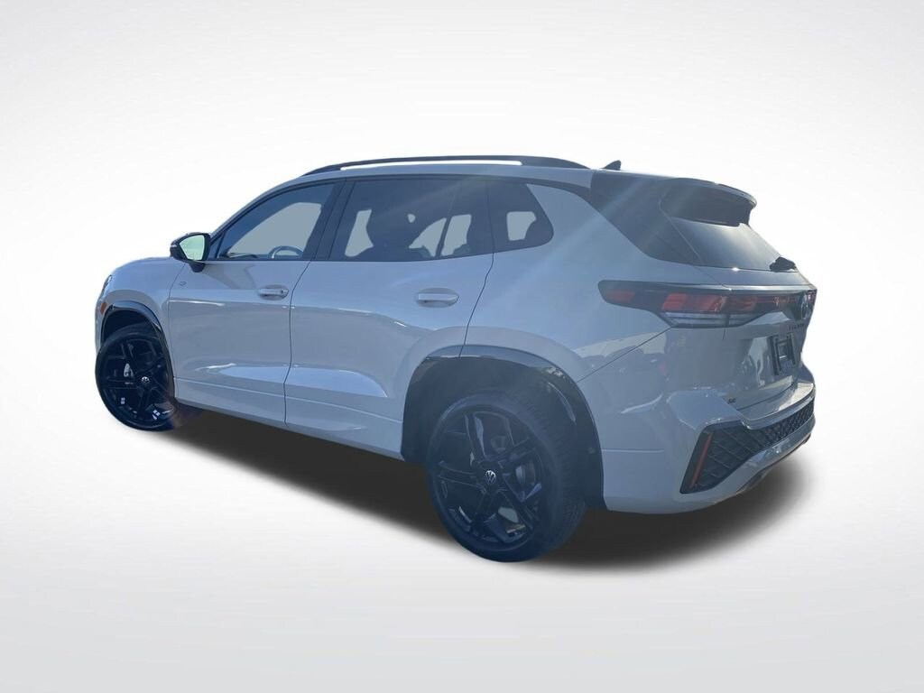 New 2026 Volkswagen Tiguan SE R-Line Black 2.0T SE R-Line Black 4MOTION