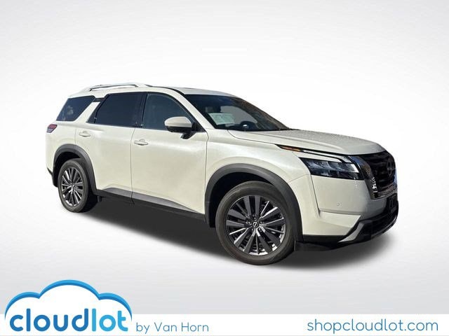 2023 Nissan Pathfinder SL's photo