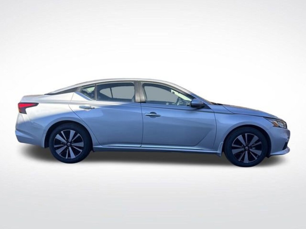 Used 2022 Nissan Altima 2.5 SV Sedan