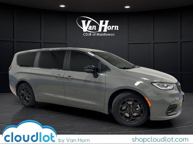 2023 Chrysler Pacifica Hybrid Limited Hybrid's photo