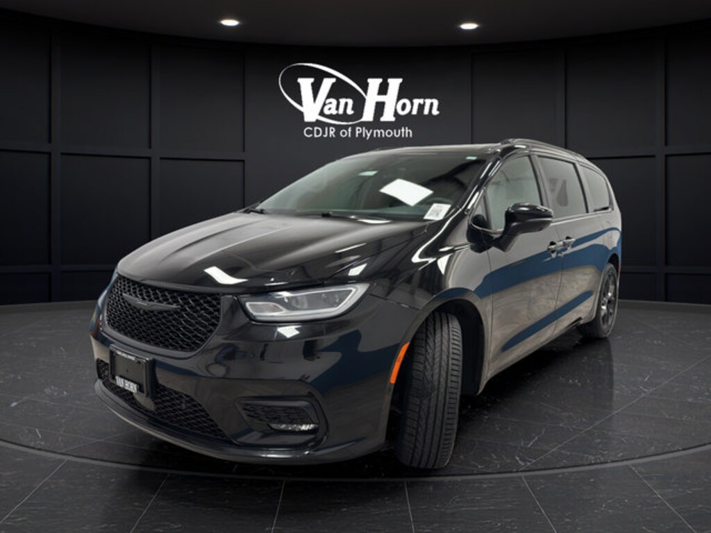 Used 2023 Chrysler Pacifica Touring L Van Passenger Van