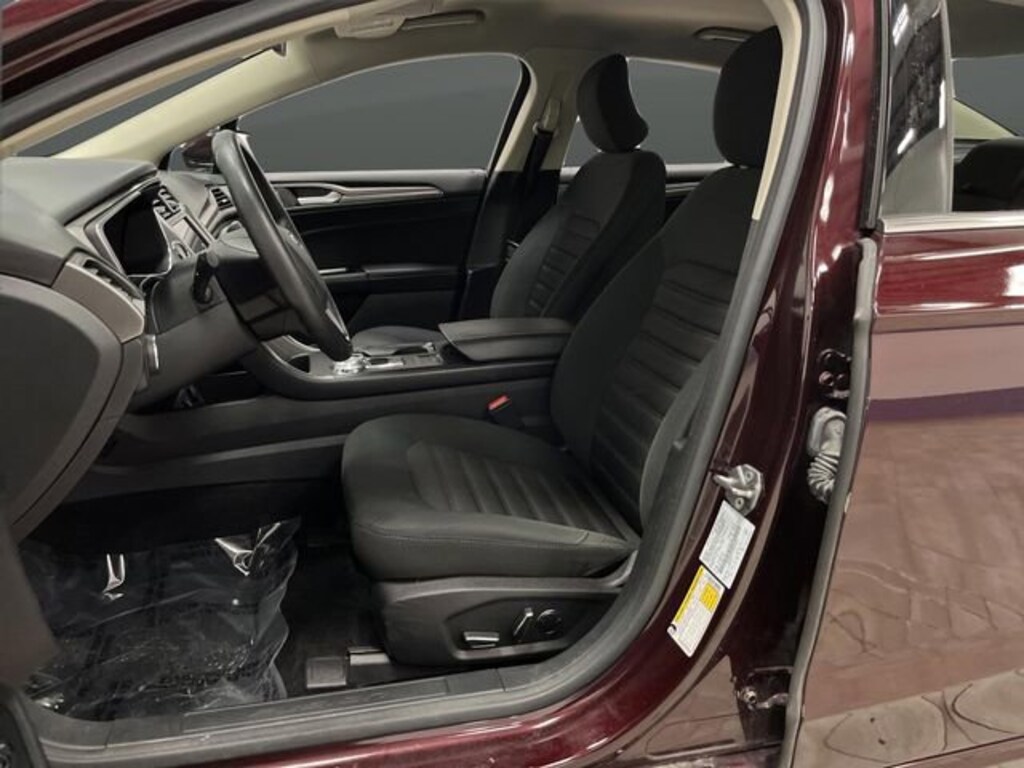 Used 2017 Ford Fusion SE Sedan