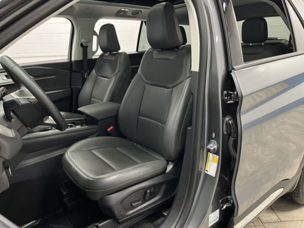 Used 2025 Ford Explorer Active SUV