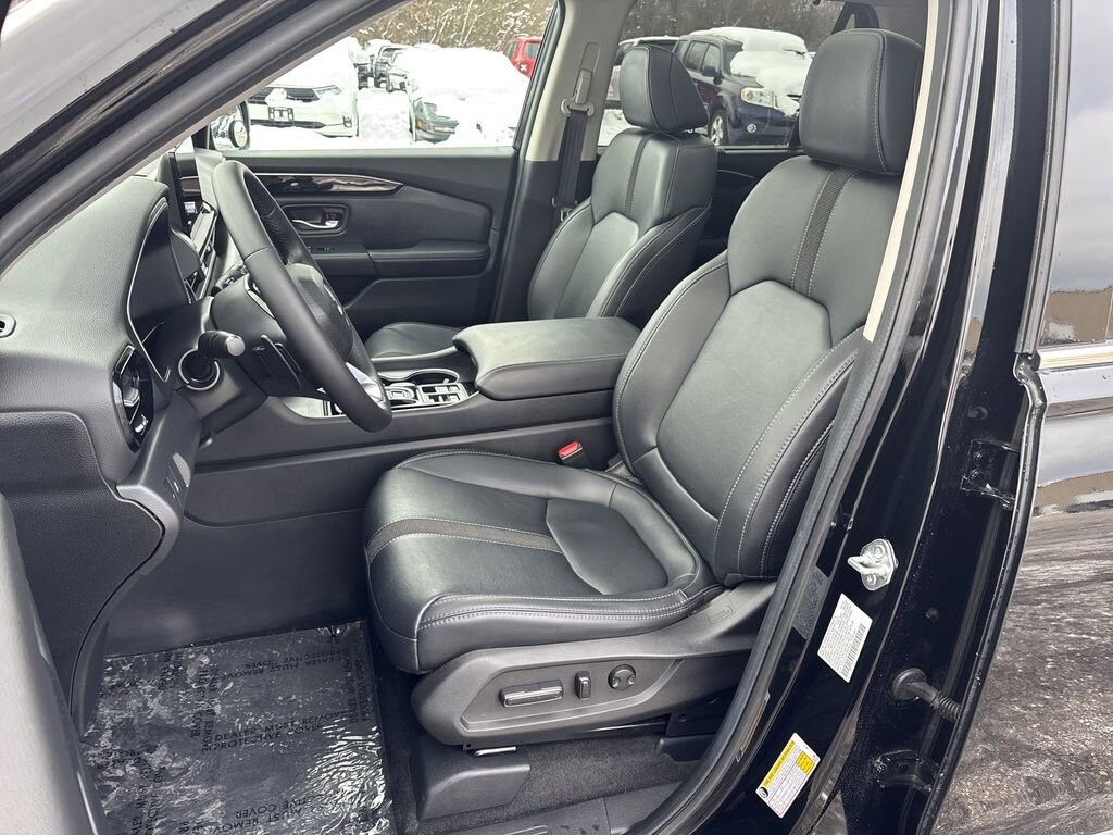 Used 2025 Honda Pilot Touring SUV