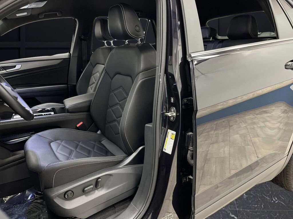 Used 2025 Volkswagen Atlas Cross Sport 2.0T SE w/Technology SUV