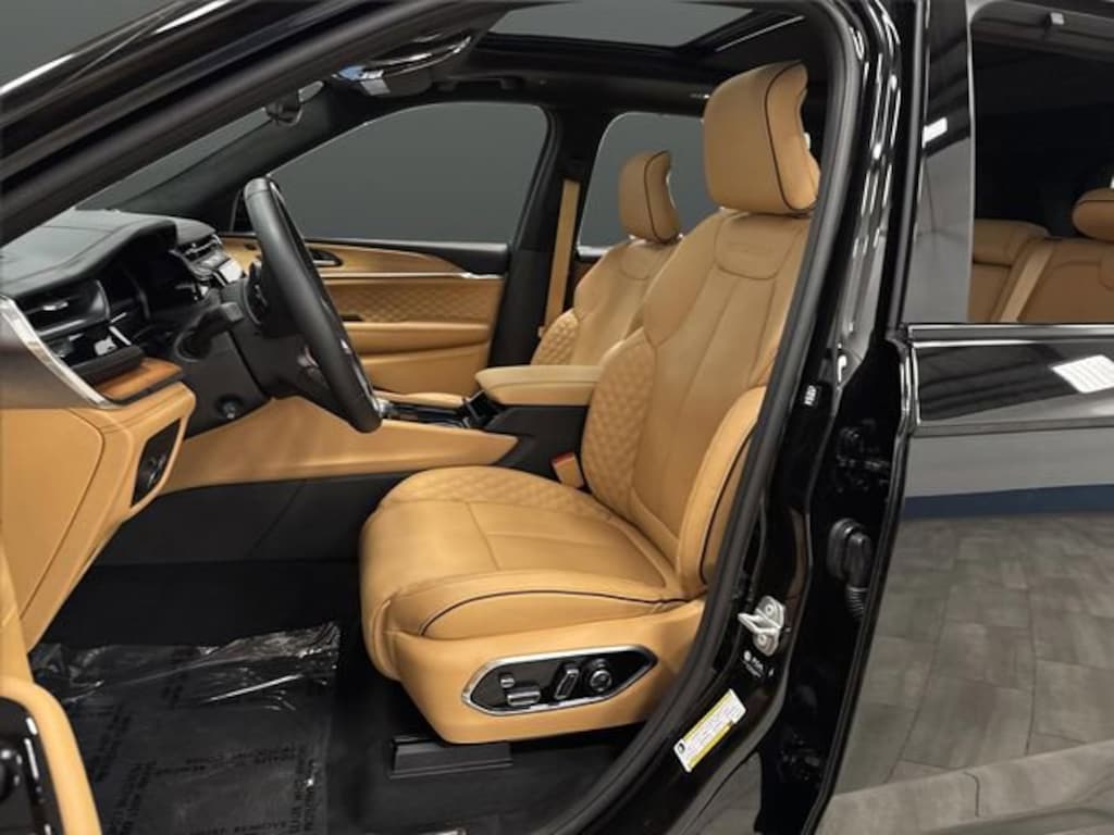 Used 2025 Jeep Grand Cherokee Summit Reserve SUV