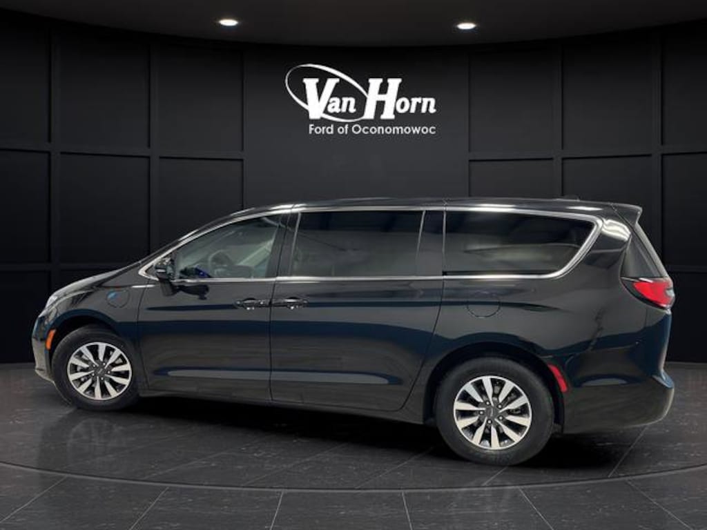 Used 2022 Chrysler Pacifica Hybrid Touring L Van Passenger Van