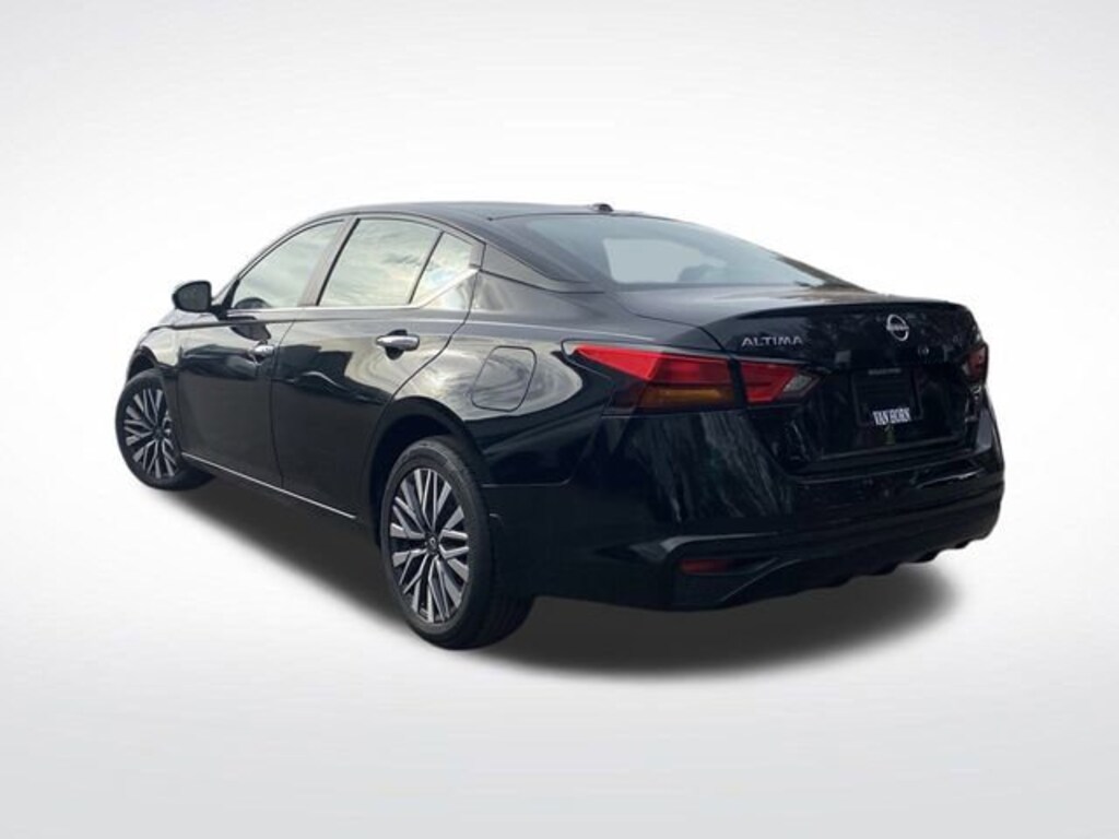 Used 2024 Nissan Altima 2.5 SV Sedan
