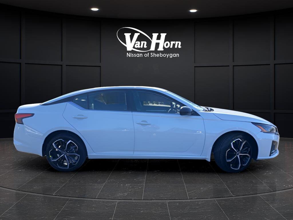 New 2025 Nissan Altima SR Sedan