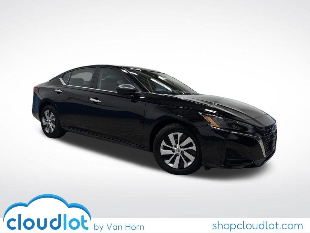 2025 Nissan Altima S's photo