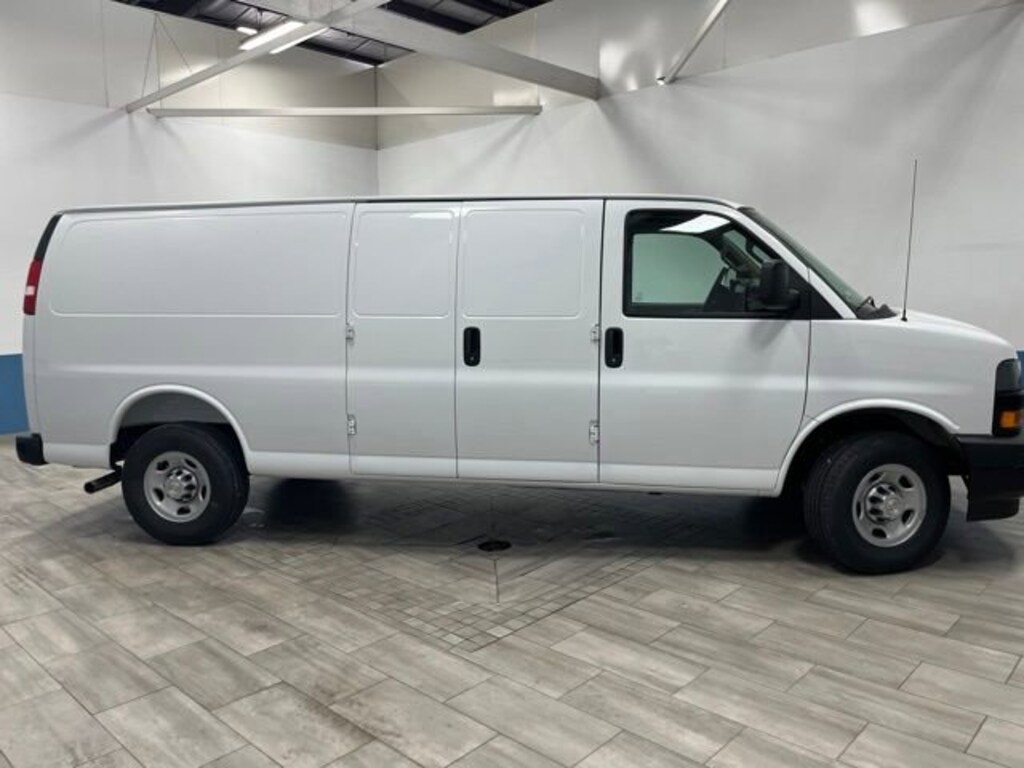 New 2026 Chevrolet Express 3500 Work Van Van Extended Cargo Van