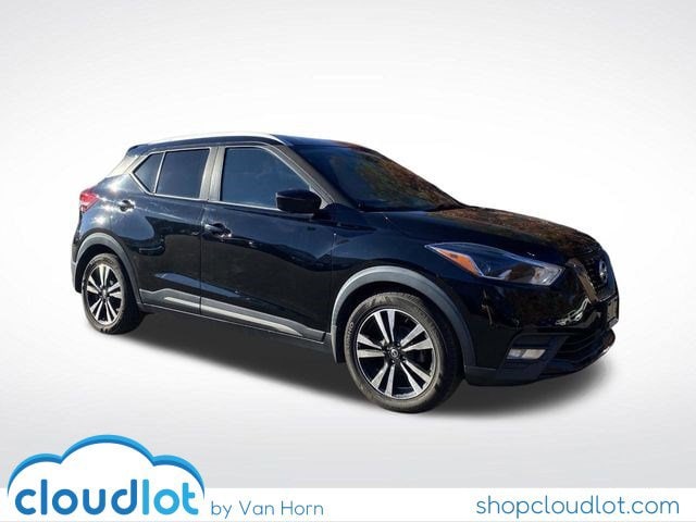 2020 Nissan Kicks SR's photo