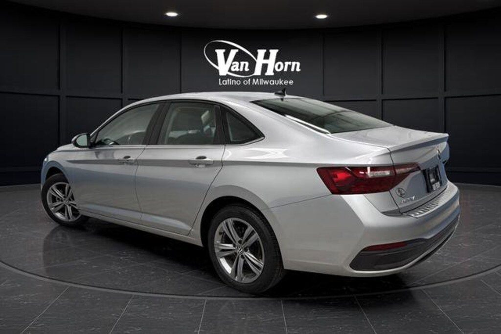 Used 2023 Volkswagen Jetta SE Sedan