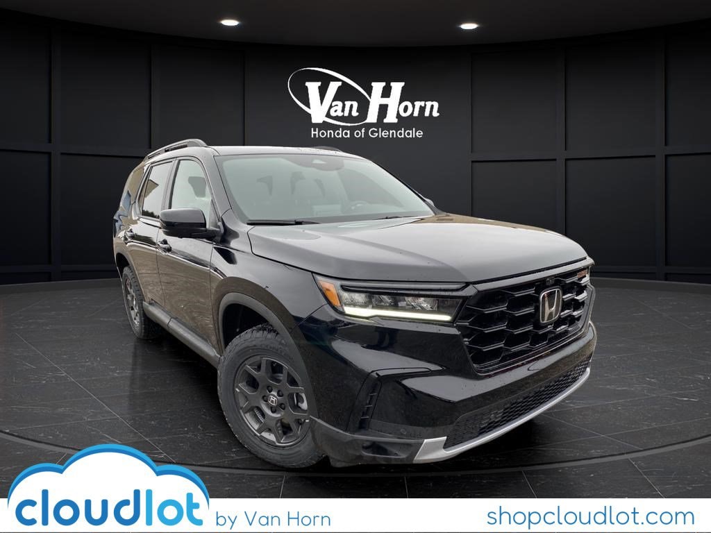 2025 Honda Pilot TrailSport AWD's photo