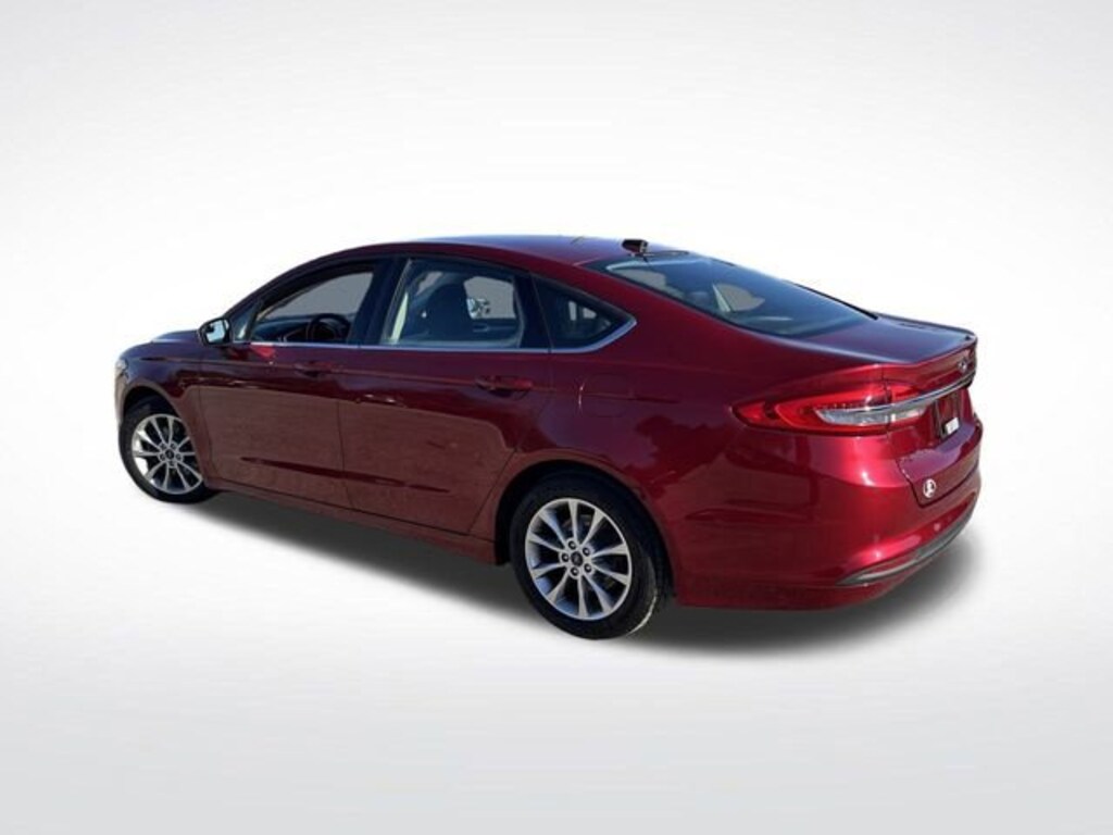 Used 2017 Ford Fusion SE Sedan