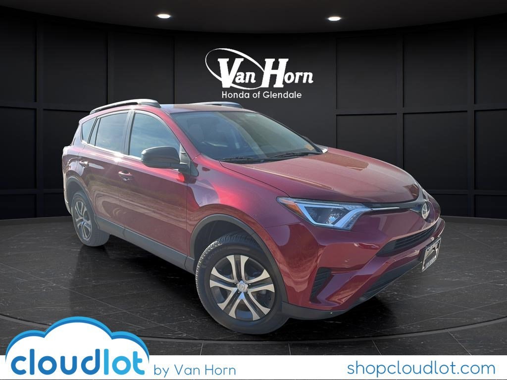 2018 Toyota RAV4 LE's photo