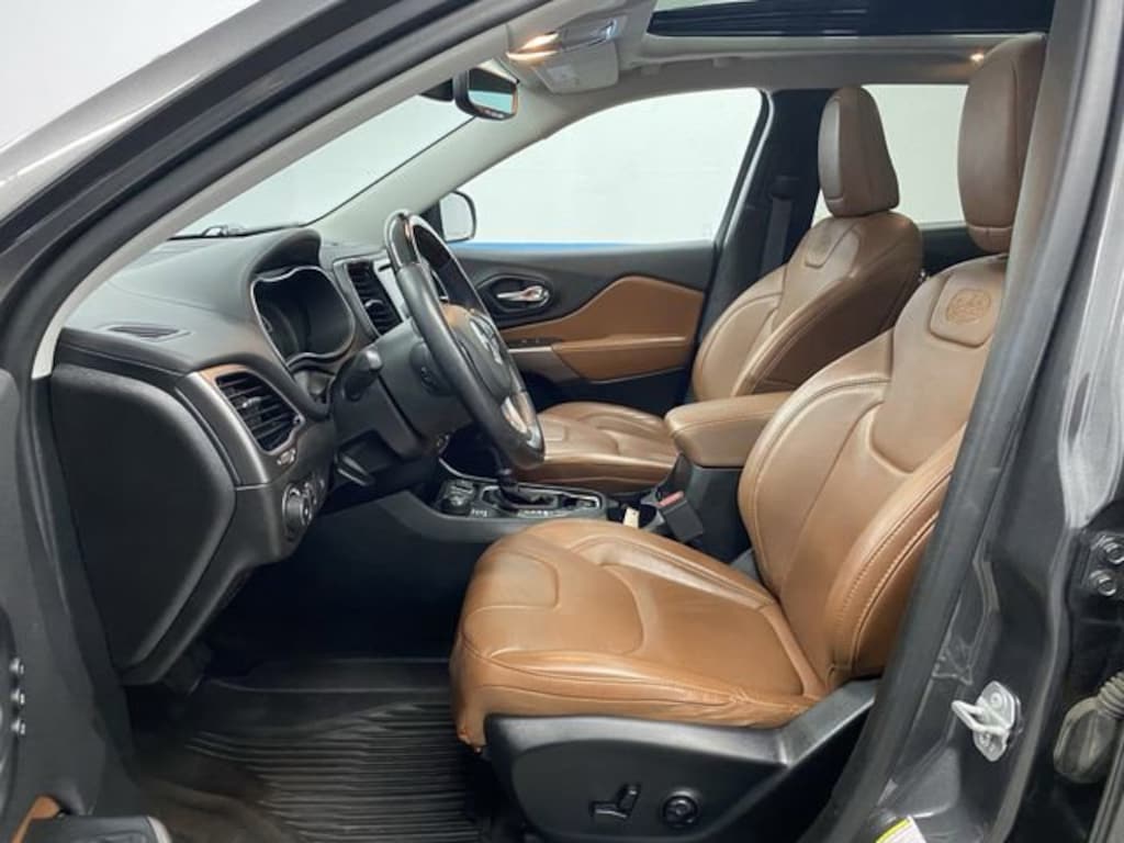 Used 2019 Jeep Cherokee Overland SUV