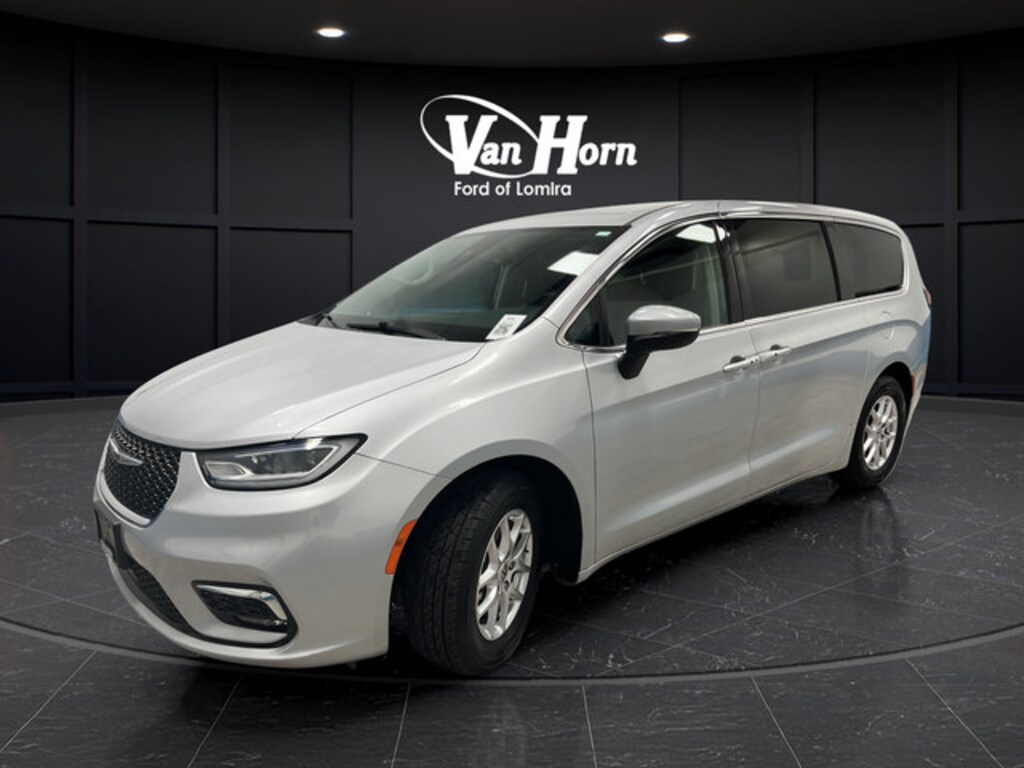 Used 2023 Chrysler Pacifica Touring L Van Passenger Van