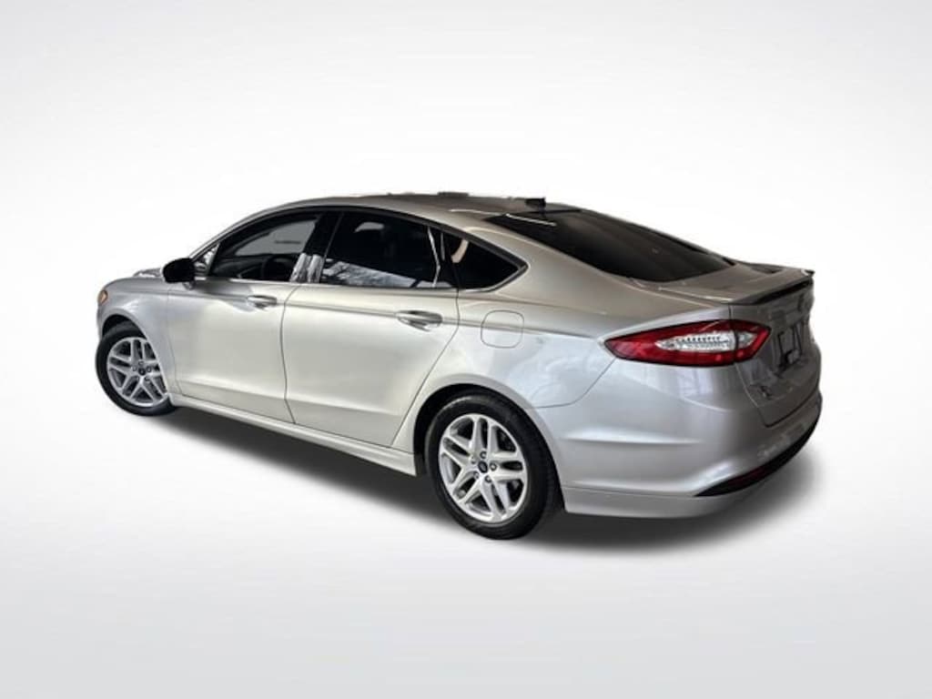Used 2015 Ford Fusion SE Sedan