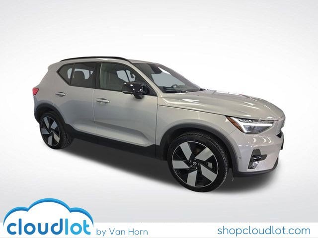 2023 Volvo XC40 Ultimate's photo