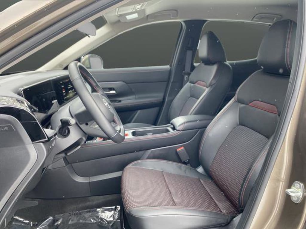 Used 2025 Nissan Kicks SR SUV