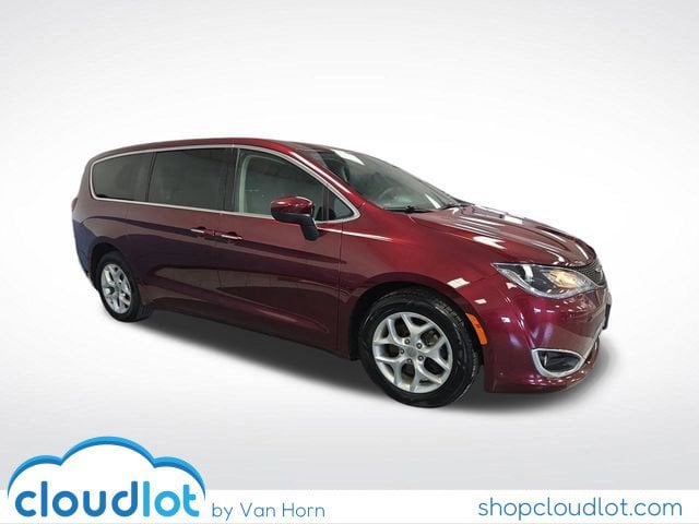 2017 Chrysler Pacifica Touring Plus's photo