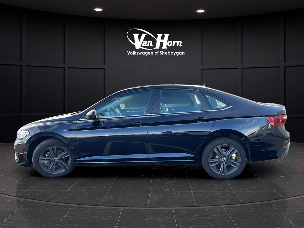 Used 2022 Volkswagen Jetta SE Sedan