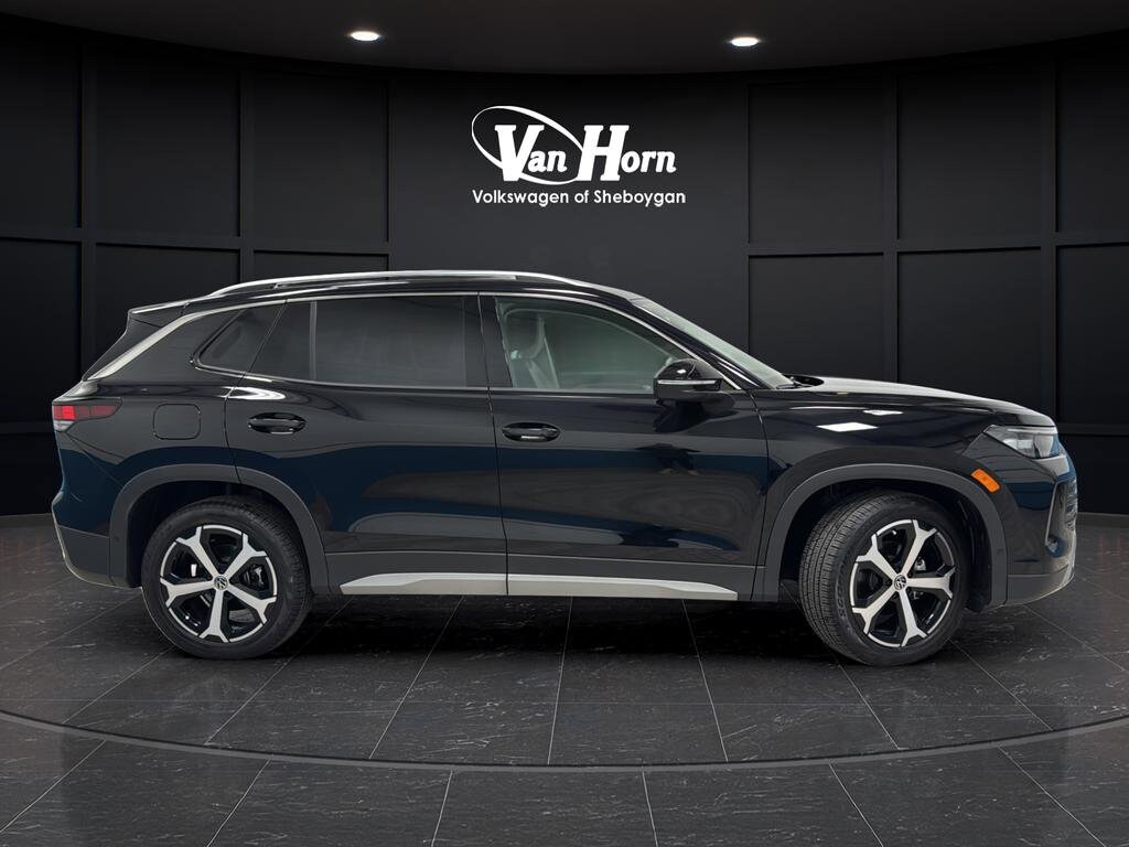 Used 2025 Volkswagen Tiguan SE SUV