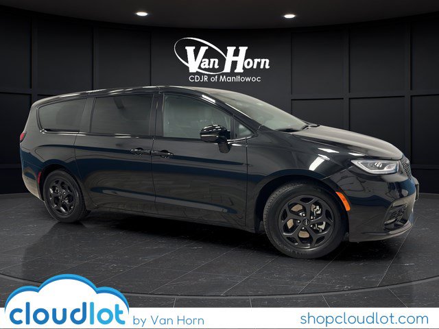 2023 Chrysler Pacifica Hybrid Limited Hybrid's photo