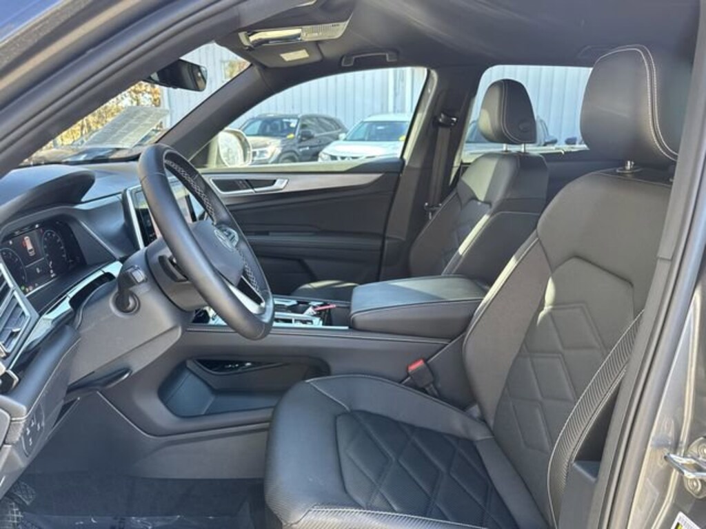 Used 2024 Volkswagen Atlas Cross Sport 2.0T SE w/Technology SUV