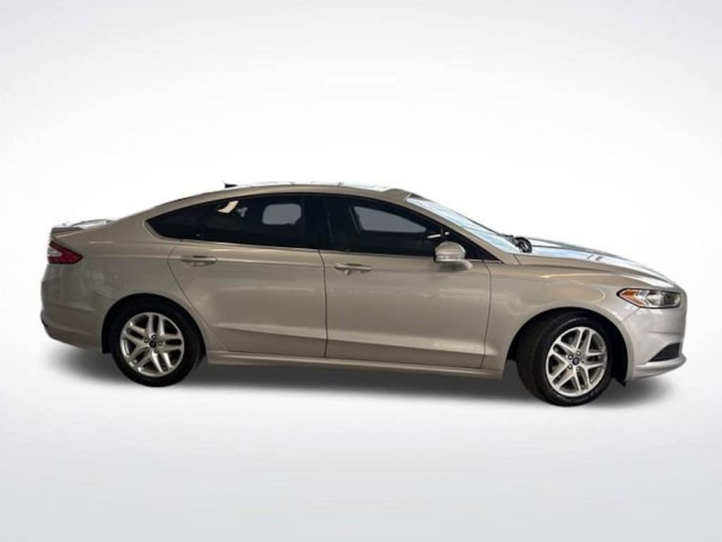 Used 2015 Ford Fusion SE Sedan