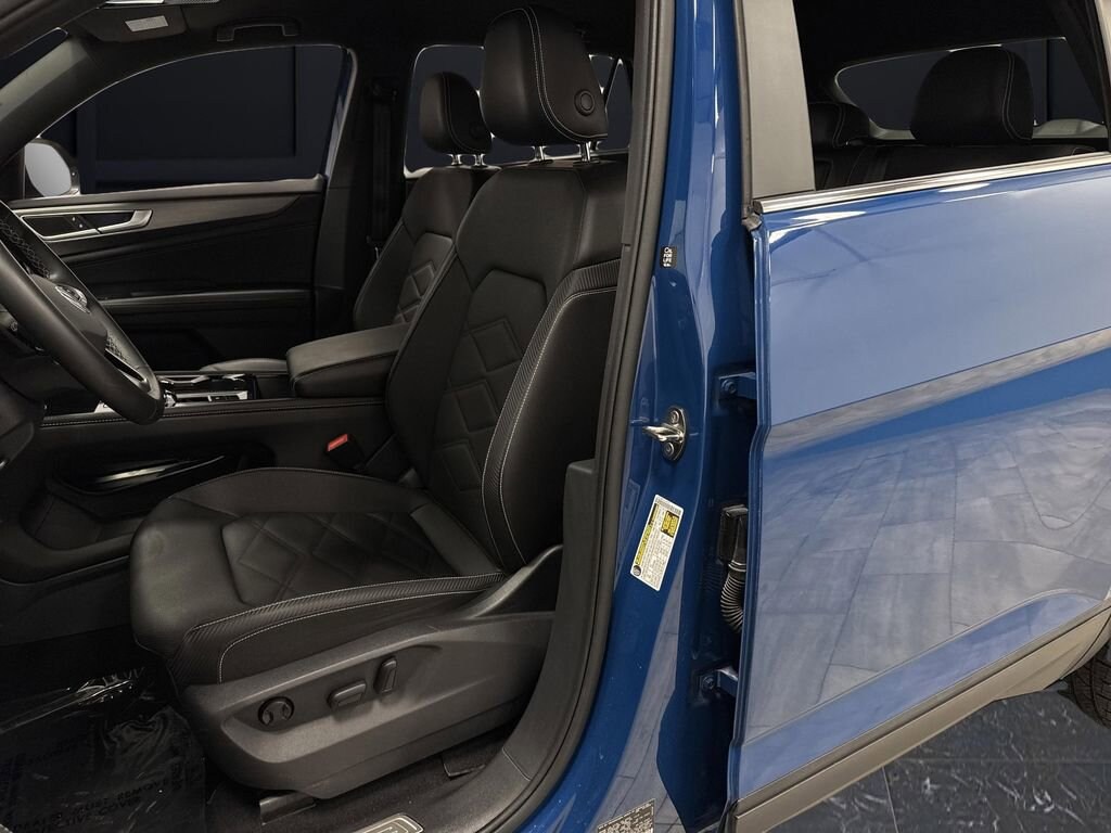 Used 2025 Volkswagen Atlas Cross Sport 2.0T SE w/Technology SUV