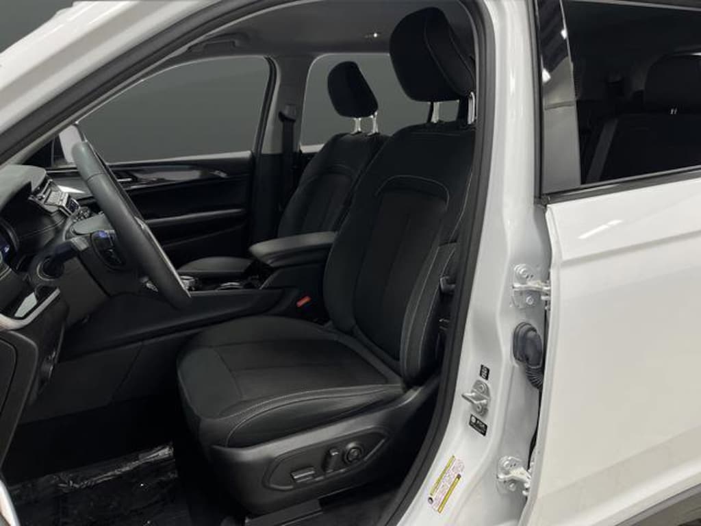 Used 2022 Jeep Grand Cherokee L Laredo SUV