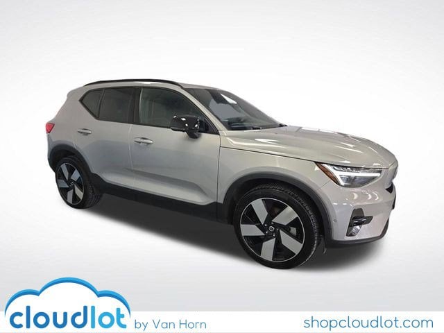 2023 Volvo XC40 Ultimate's photo